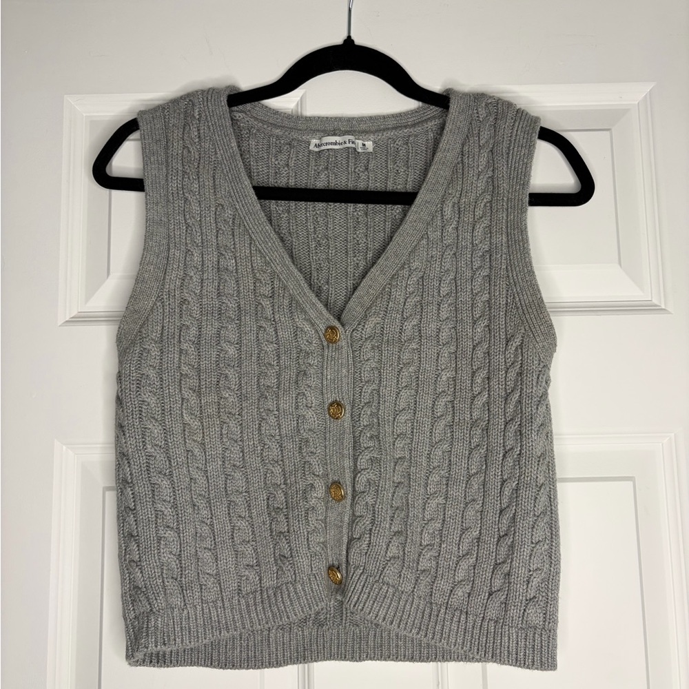 Abercrombie & Fitch Light Gray Cable Knit V-Neck Sweater Vest
